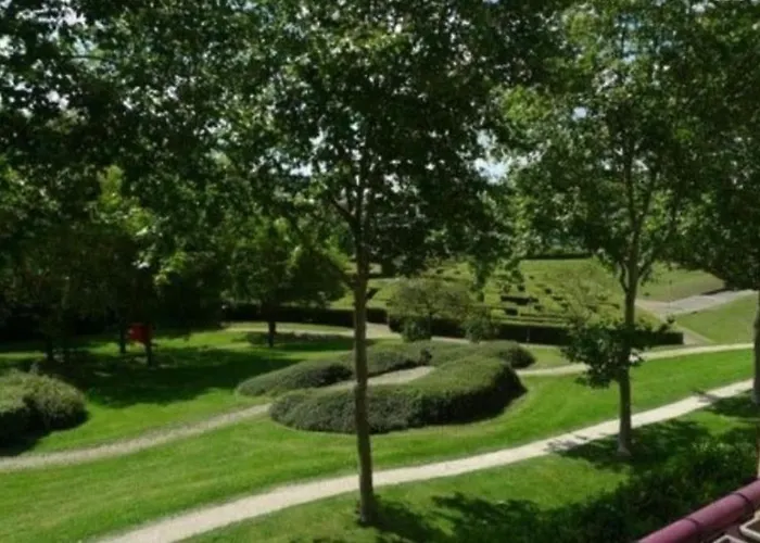 F3 Avec Balcon 5 Min Gare Sqy Et Parking Gratuit
