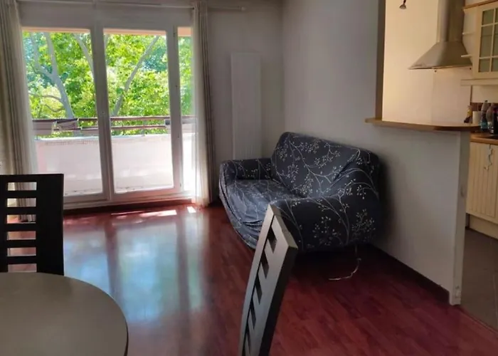 F3 Avec Balcon 5 Min Gare Sqy Et Parking Gratuit