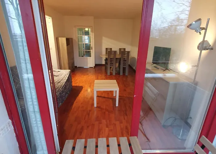 F3 Avec Balcon 5 Min Gare Sqy Et Parking Gratuit