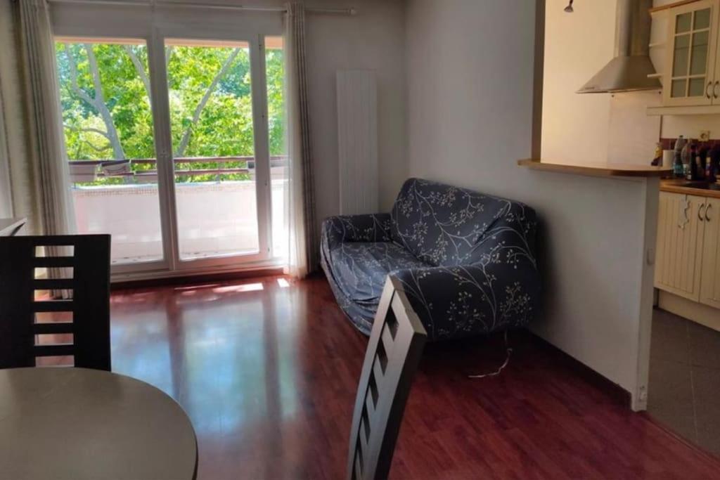 F3 Avec Balcon 5 Min Gare Sqy Et Parking Gratuit Appartement Guyancourt