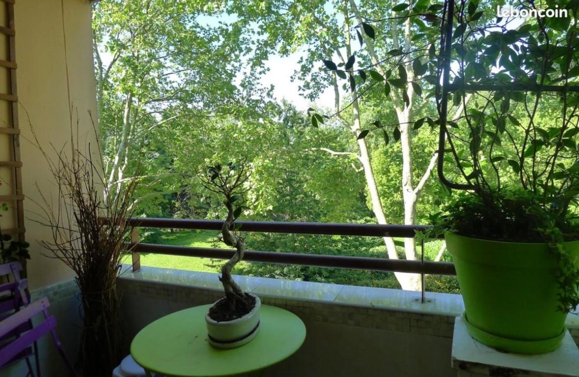 Appartement F3 Avec Balcon 5 Min Gare Sqy Et Parking Gratuit *