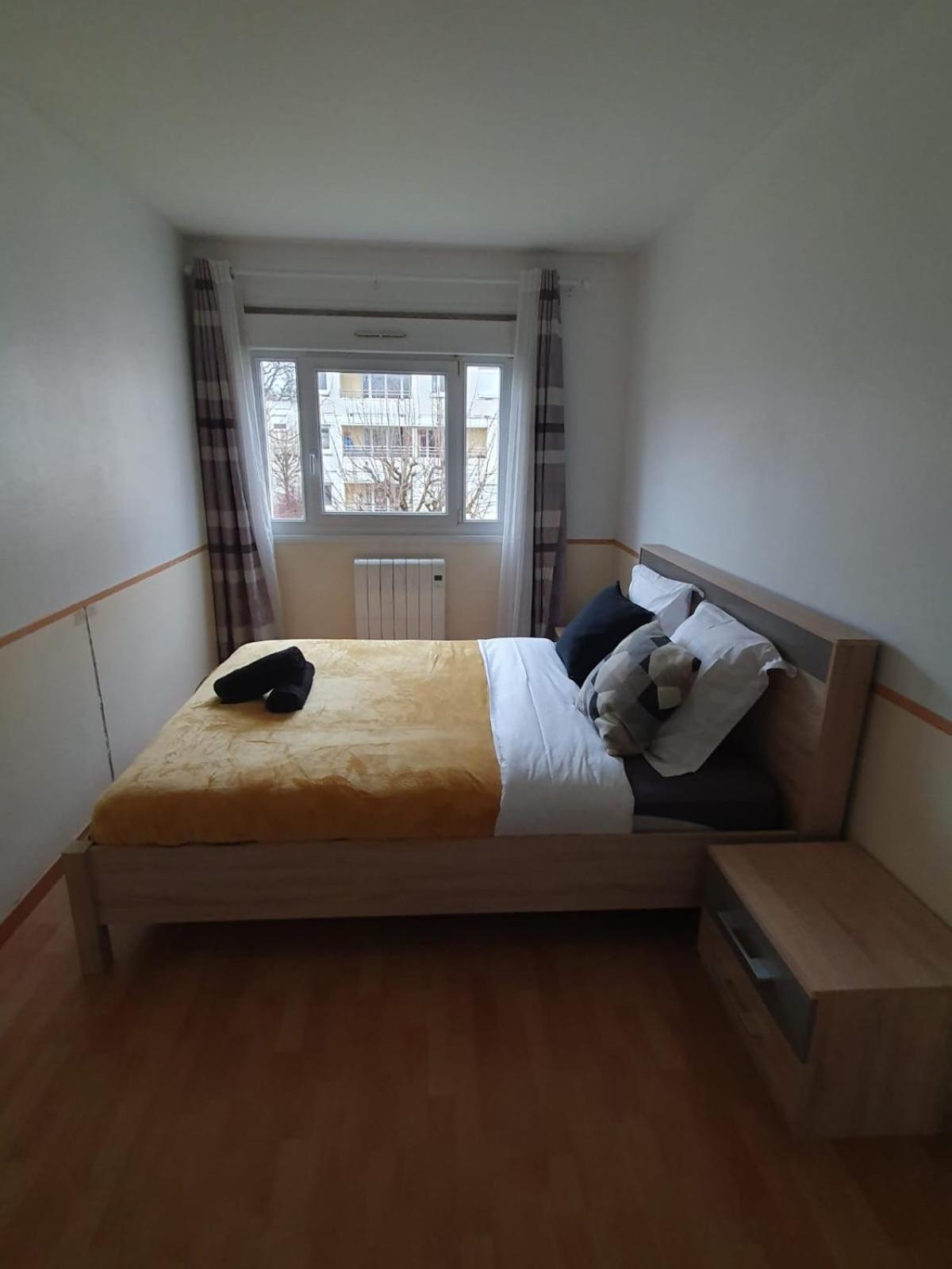 F3 Avec Balcon 5 Min Gare Sqy Et Parking Gratuit Appartement
